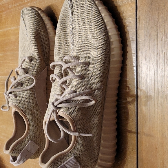 RARE NEW IN THE BOX ADIDAS YEEZY BOOST 350 V2 SNEAKERS. THEY ARE AUTHENTIC. - Picture 7 of 16